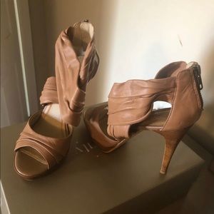 Levity Desert heels size 7.5